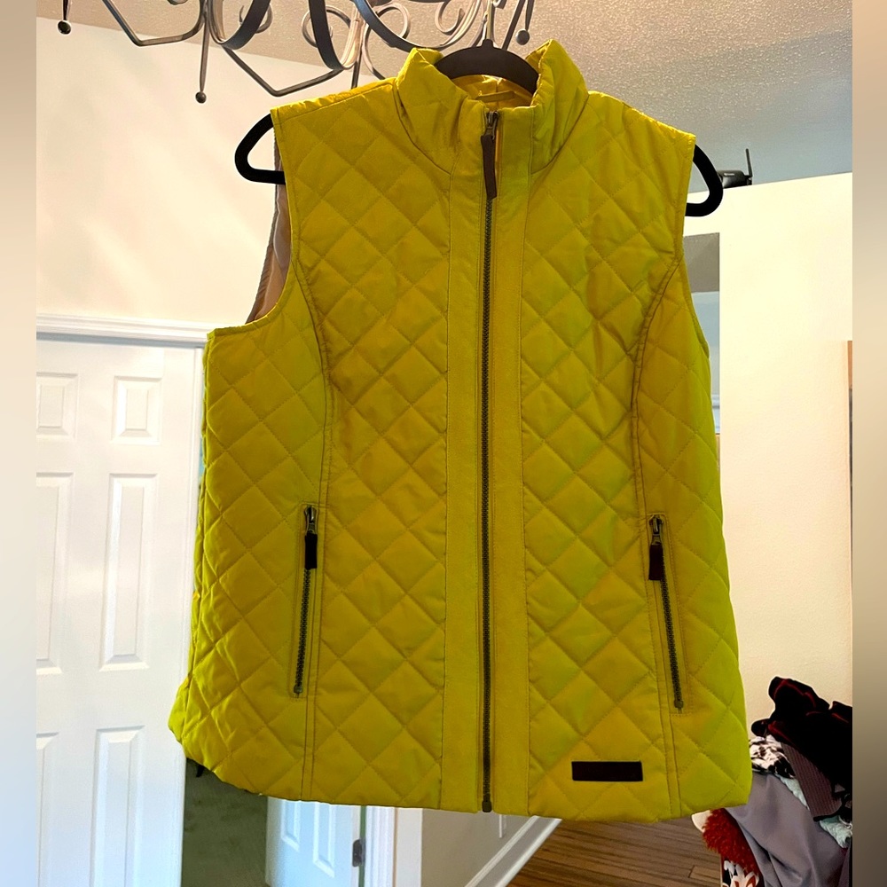 Adorable G. H. Bass and Co. chartreuse quilted vest size large